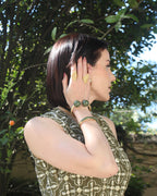 Pulseira dourada bola verde