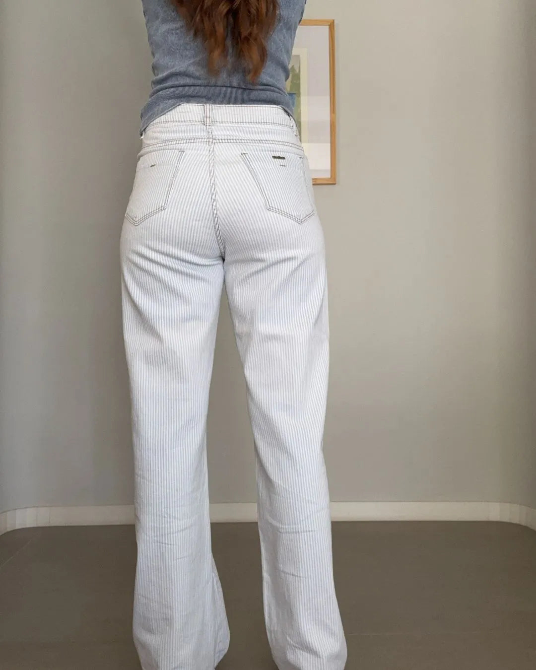 Calça jeans claro risca de giz