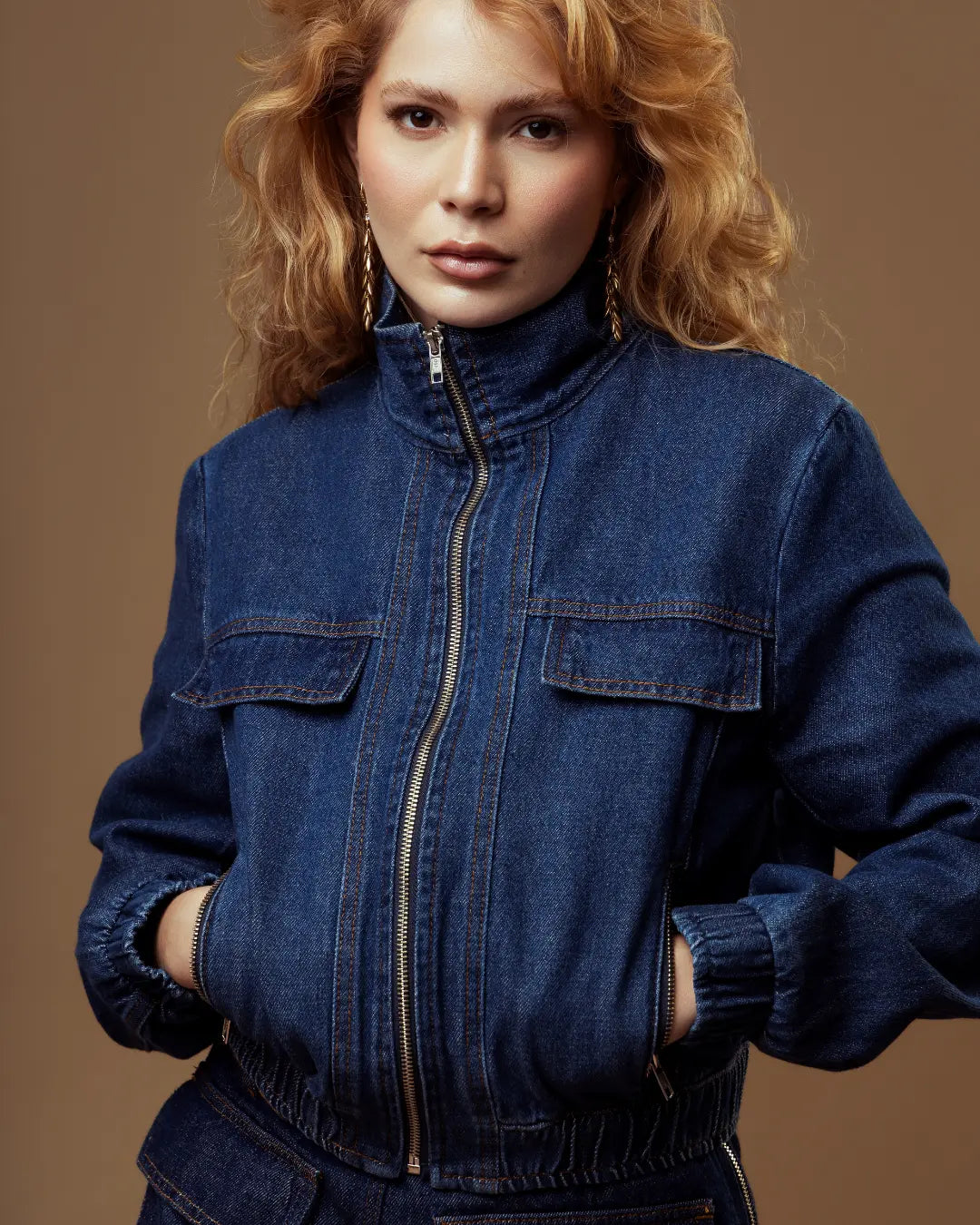 Jaqueta bomber jeans com bolso