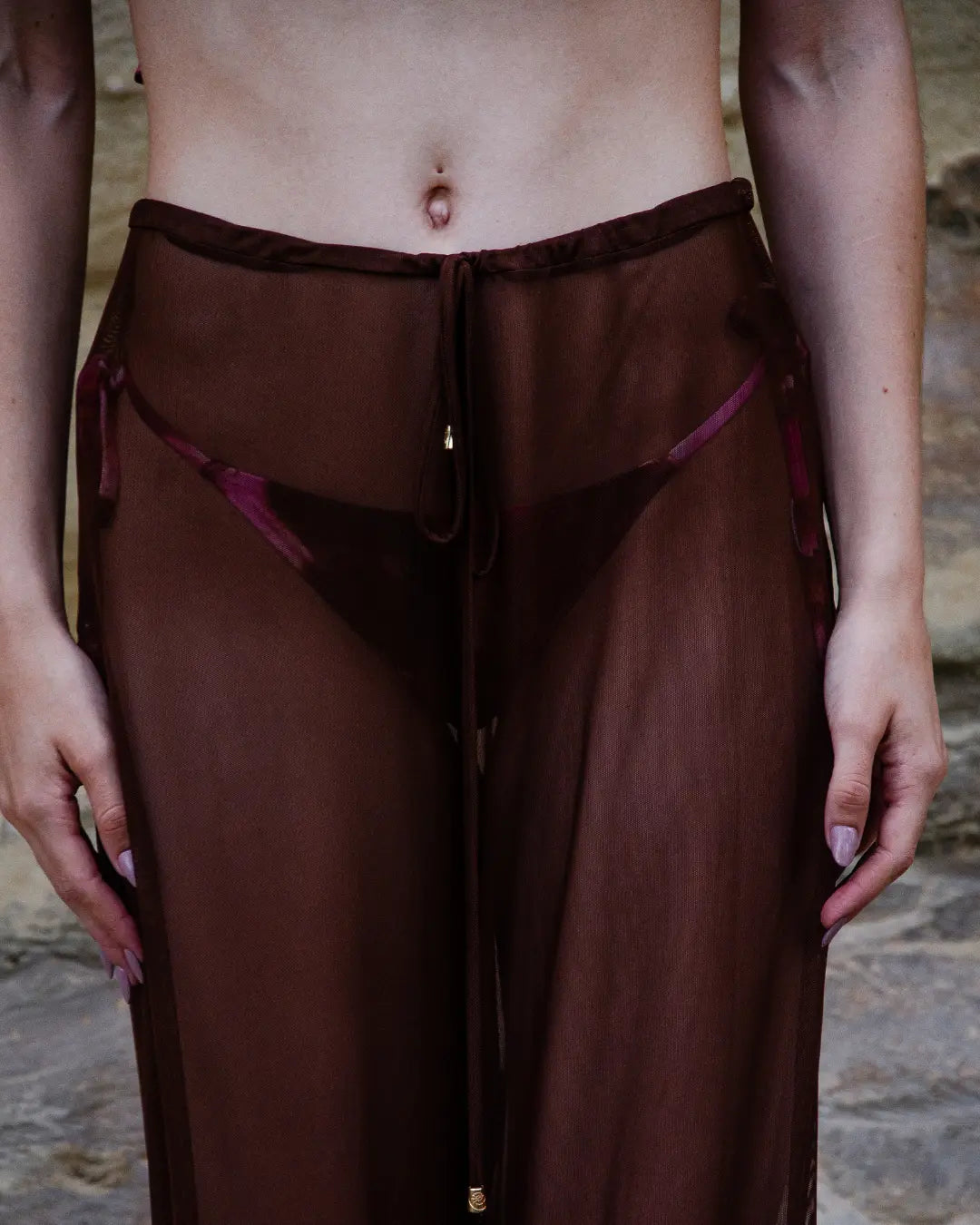 Conjunto Safira & Naturale - Calça de Tule + Biquíni Cortininha - Marrom