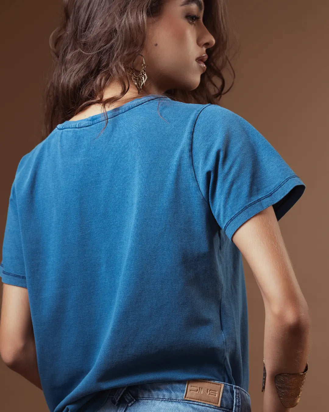 Camiseta com Bordado Citrino