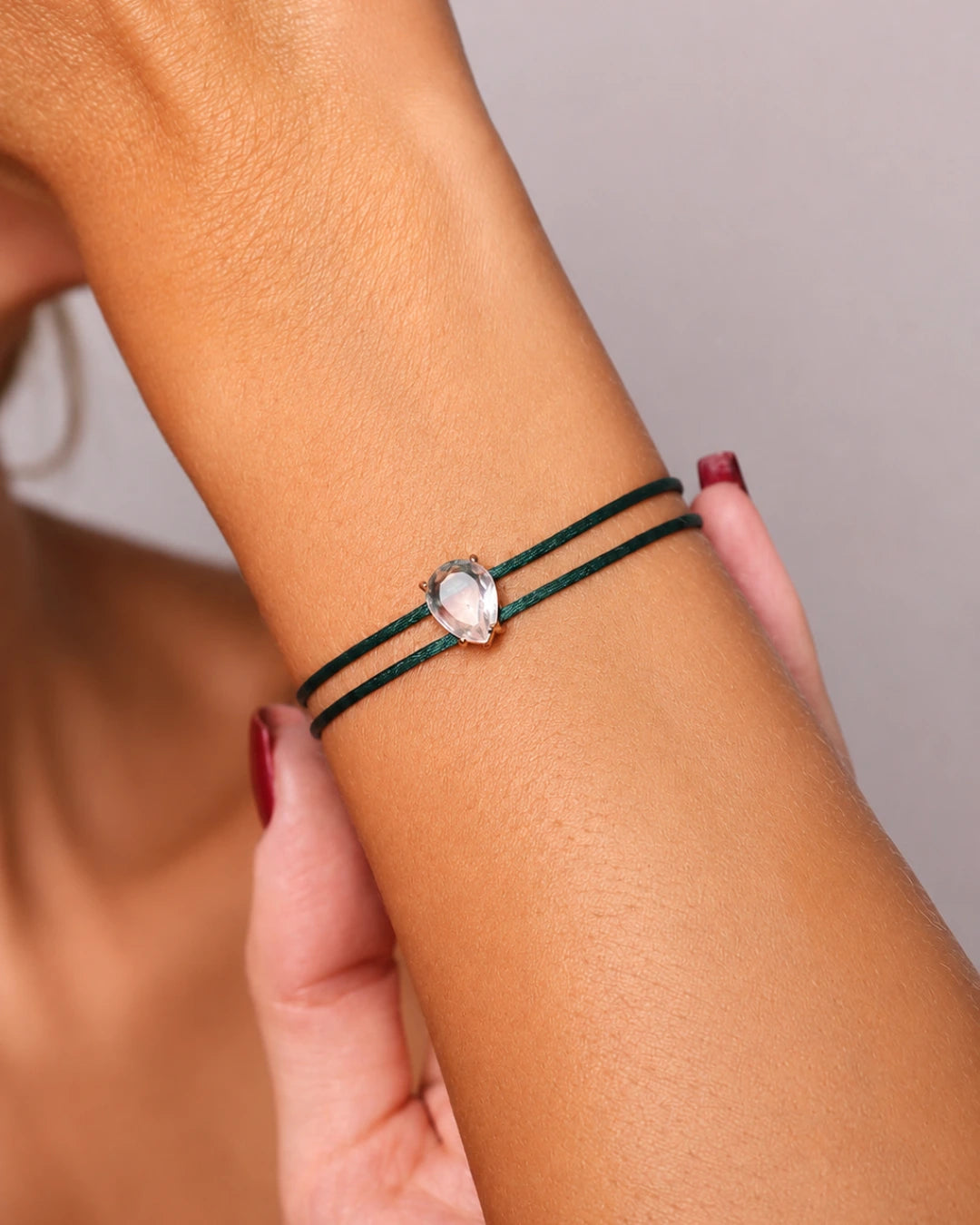Pulseira Fio Duplo Verde de Seda Pingente Cristal