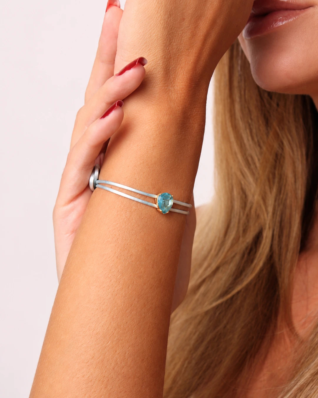 Pulseira Fio Duplo Azul de Seda Pingente Cristal Azul