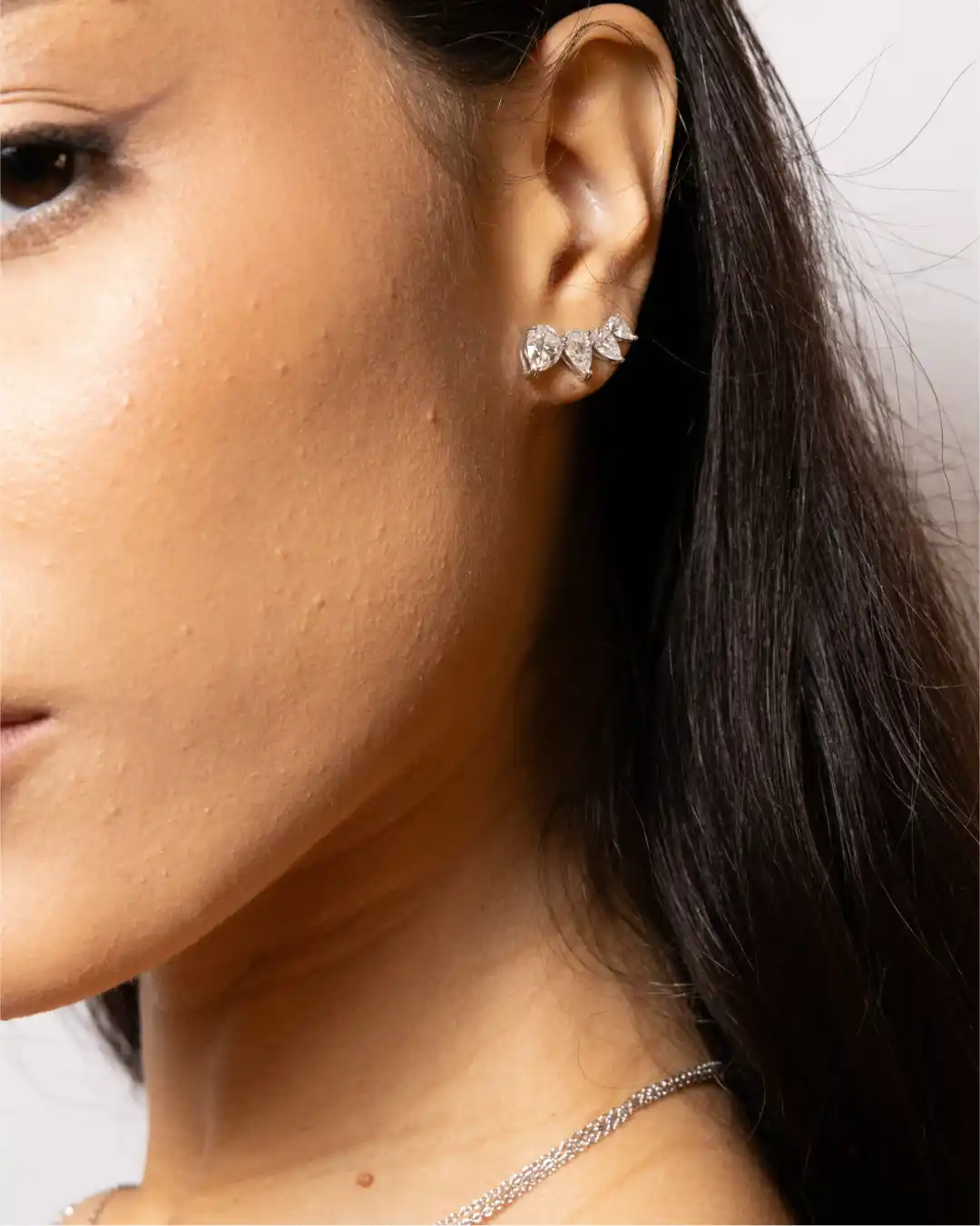 Brinco Earcuff Gotas Decrescentes de Moissanite de 4 quilates (6mm)