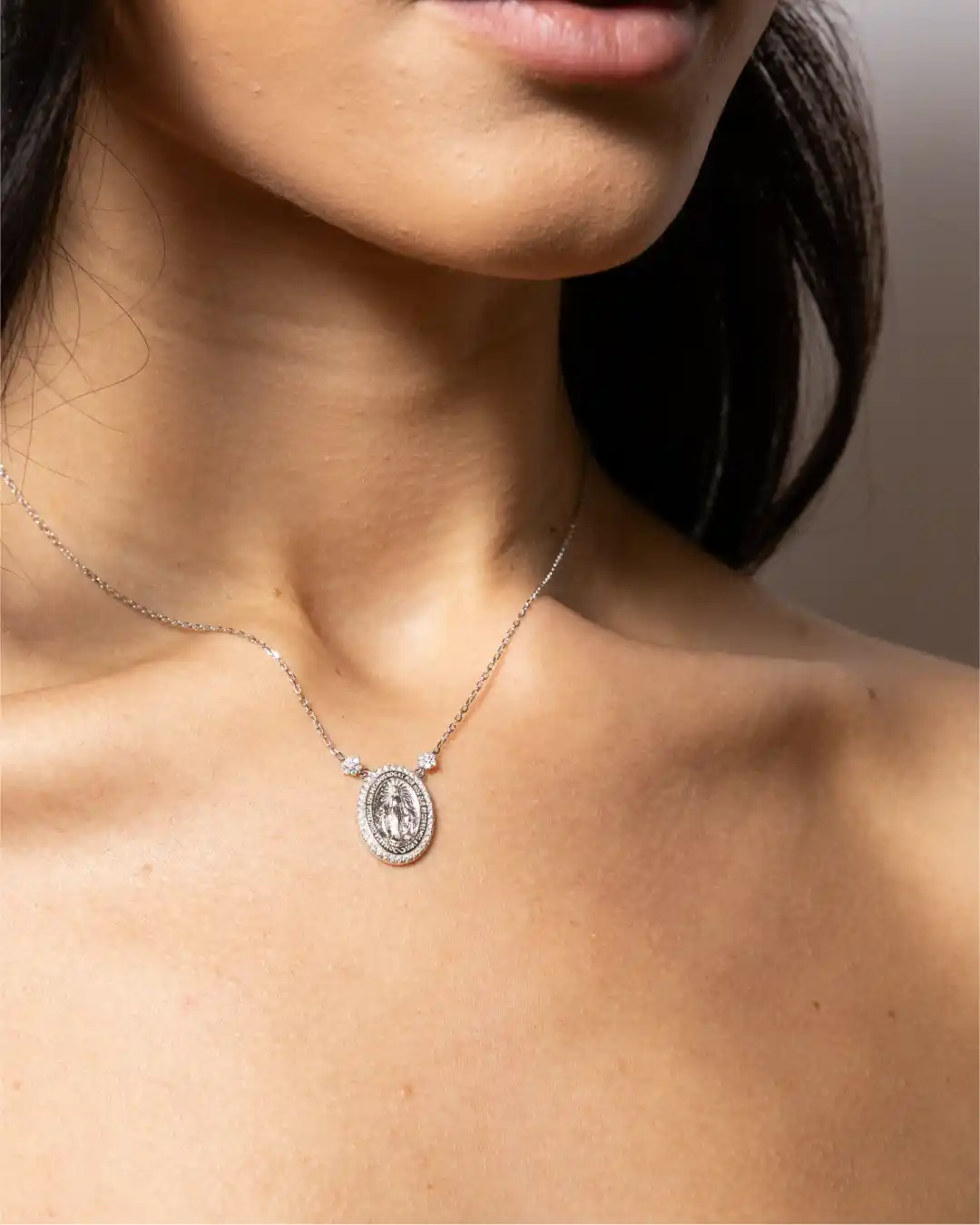 Colar Medalha Nossa Senhora P Moissanite  de 0.20ct (1mm)