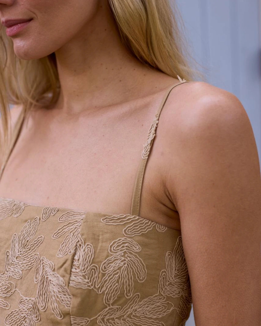 Blusa Alcinha Bordada Nativos Khaki