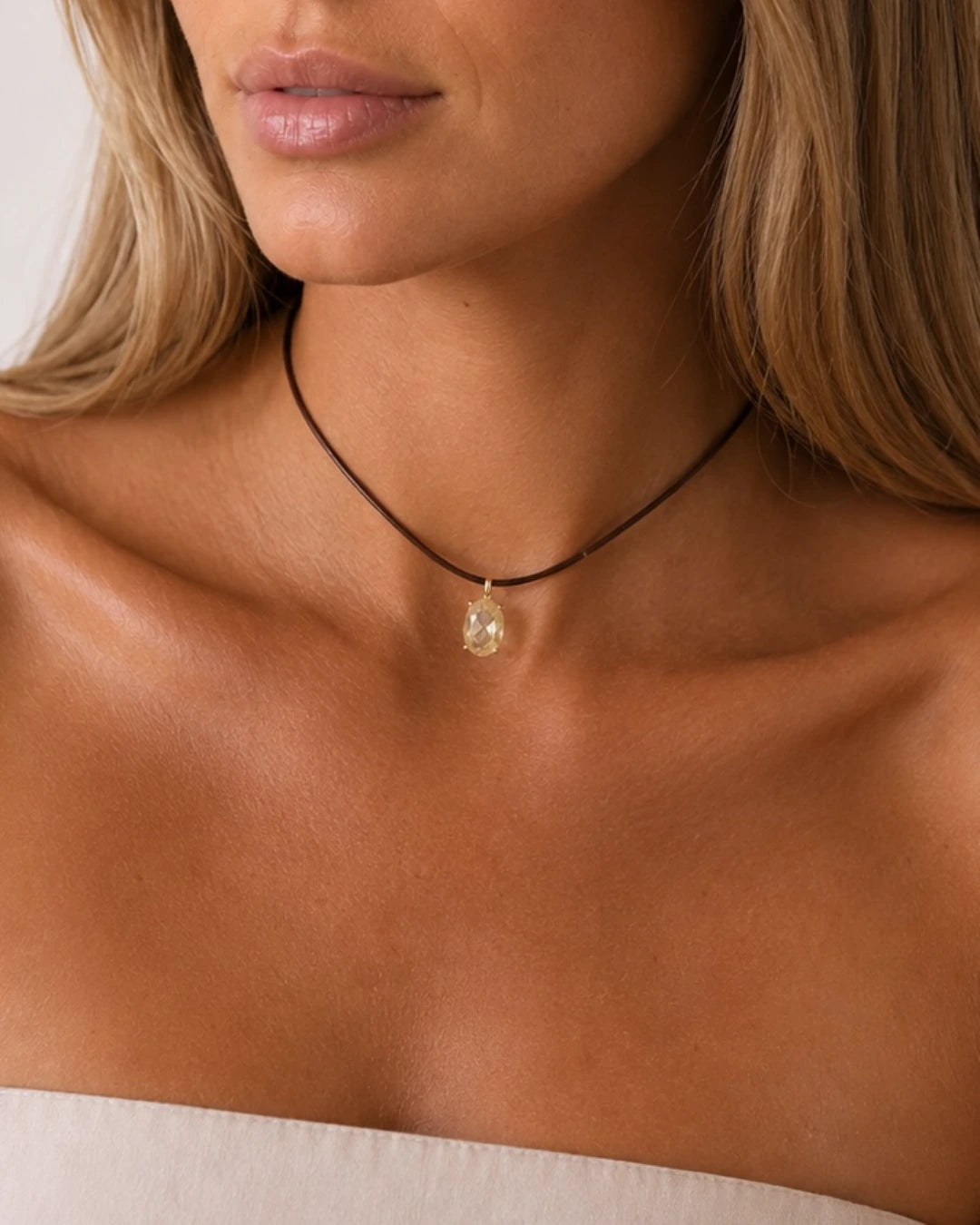Chocker Fio de Seda Gota Oval